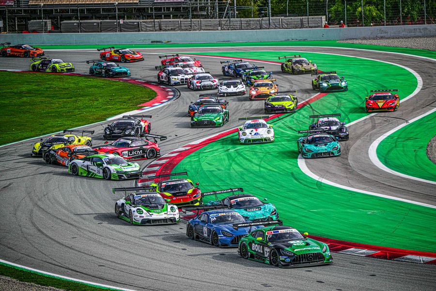 Consolation win for Mansell-Götz (Motopark Mercedes) as title battle remains open